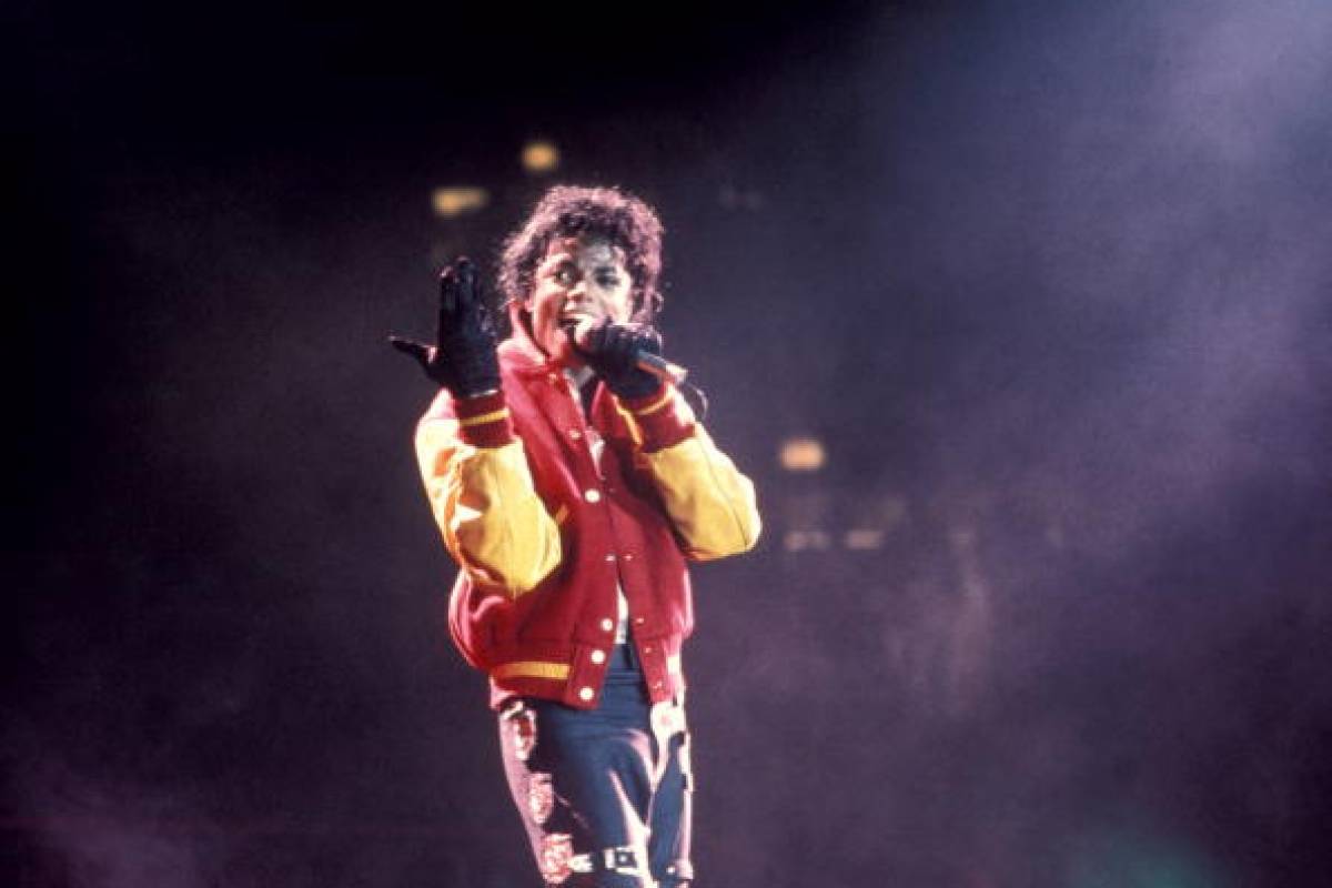 Tusa de Karol G supera a Thriller de Michael Jackson como canción más premiada - Vimarsana News