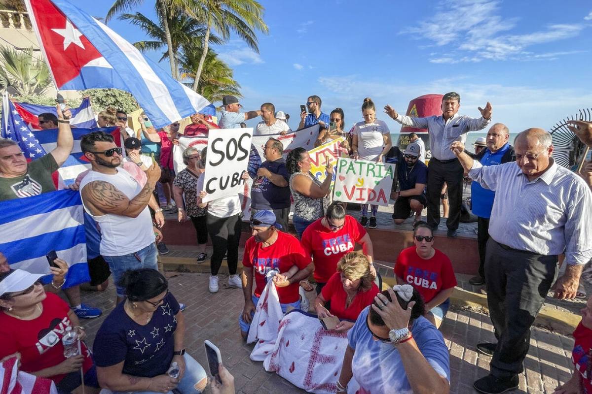 Gobernador de Florida pide a Biden ayudar a proveer internet a Cuba - Vimarsana News
