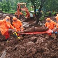 113 muertos en aludes de tierra e inundaciones en India