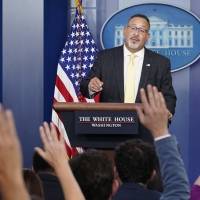 Educación federal aprueba uso de fondos para apoyar escuelas y estudiantes