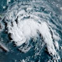 Onda tropical tiene vientos sostenidos de 35 millas por hora