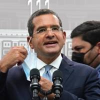 Pierluisi apuesta a la vacunación compulsoria en barras y restaurantes para frenar el COVID-19