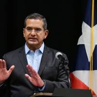 Gobernador podría eliminar consideraciones religiosas para vacuna COVID si orden de Biden no las contempla