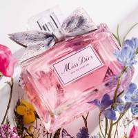 Dior marca evolución con sensual fragancia de las mil flores
