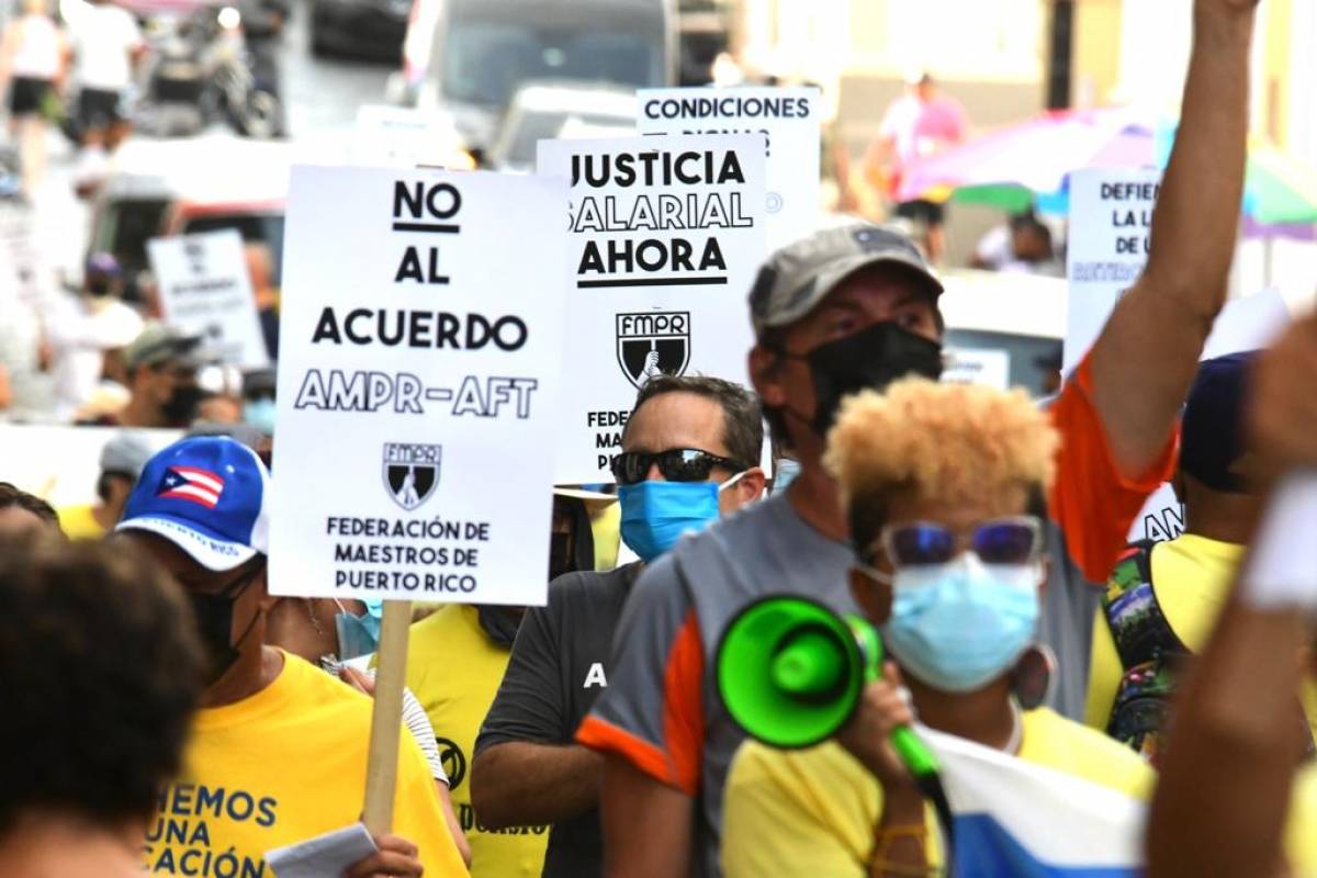 Maestros llegan a la Calle Fortaleza para exigir alza salarial - Vimarsana News