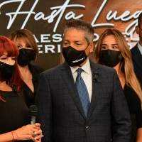 Compañeros de Efrén Arroyo lo despiden con edición especial en Wapa Televisión