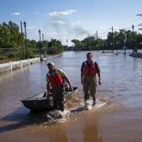 Ardua tarea de limpieza en noreste de EE. UU. tras paso de Ida