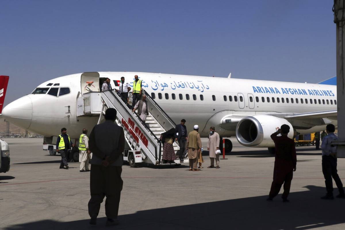 El Talibán impide la partida de cuatro aviones de evacuación - Vimarsana News