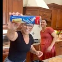 Olga Tañón se divierte con su hija haciendo un postre con "caca"