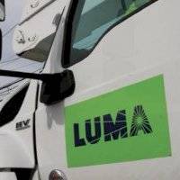 Se llevan barras y cables eléctricos de oficina LUMA Energy en Caguas