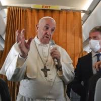Papa Francisco fustiga a escépticos de vacunas contra el COVID-19