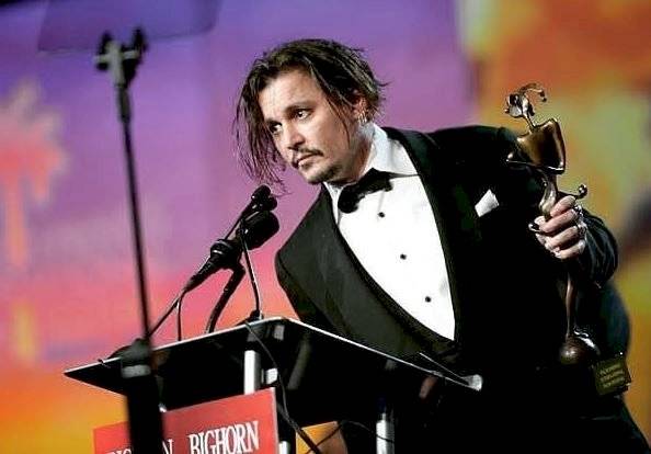 actorjohnnydeep1-2fe459437ac47c735285095cd51a2001.jpg