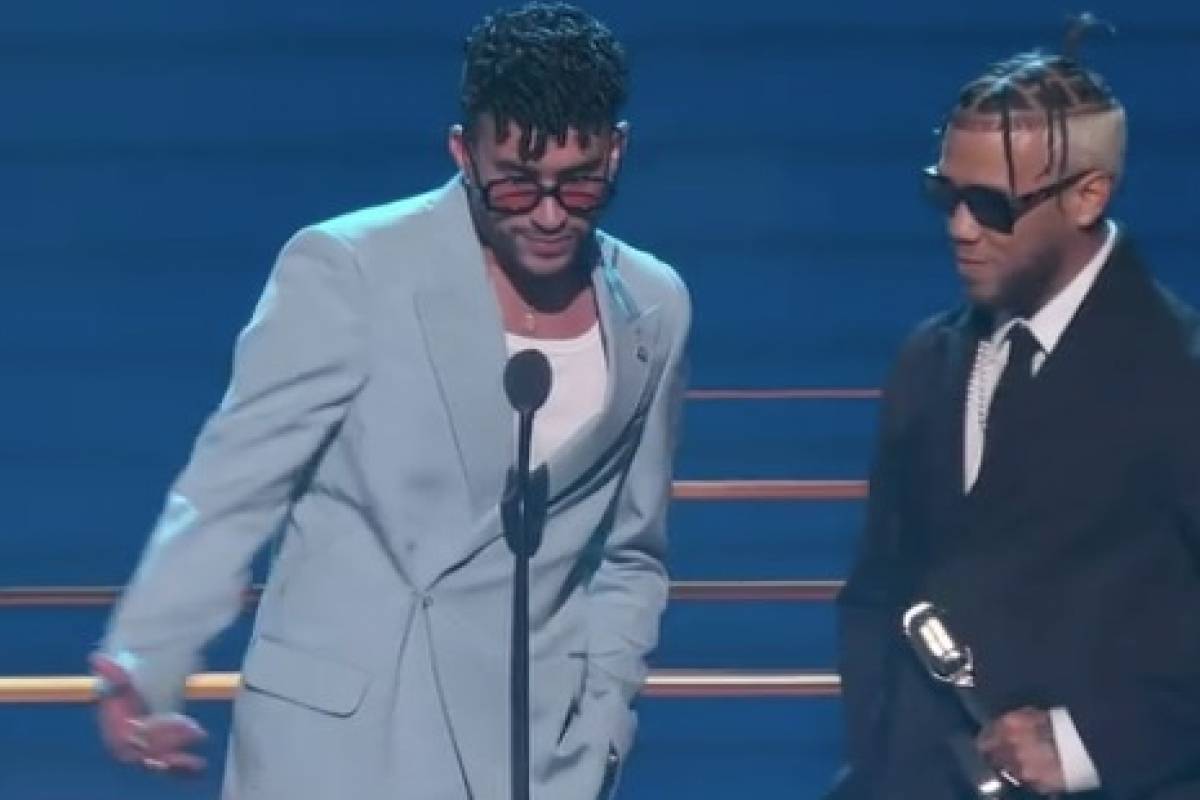 Bad Bunny y Jhay Cortez se llevan el primer premio de la noche en los Billboard - Vimarsana News