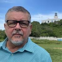 Alcalde de Arecibo anuncia internet gratis en la plaza pública