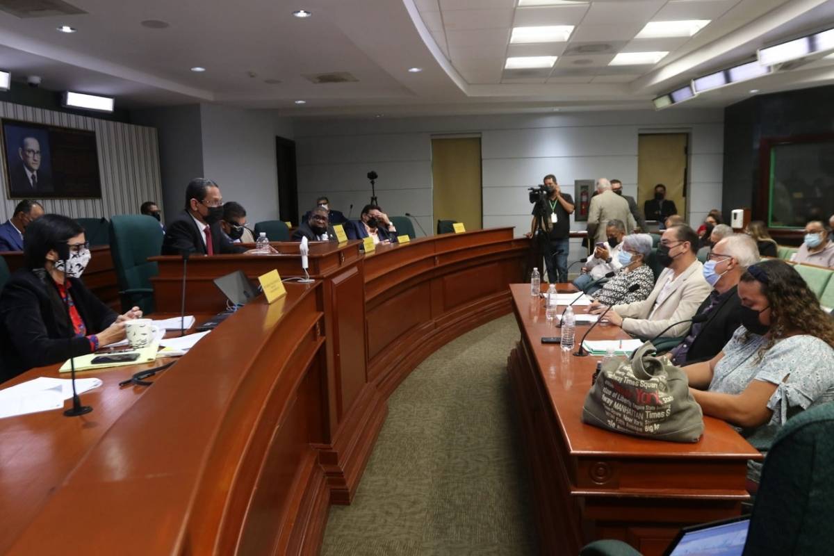 Divididos sindicatos en postura sobre proyecto que aumenta umbral de recorte de pensiones - Vimarsana News