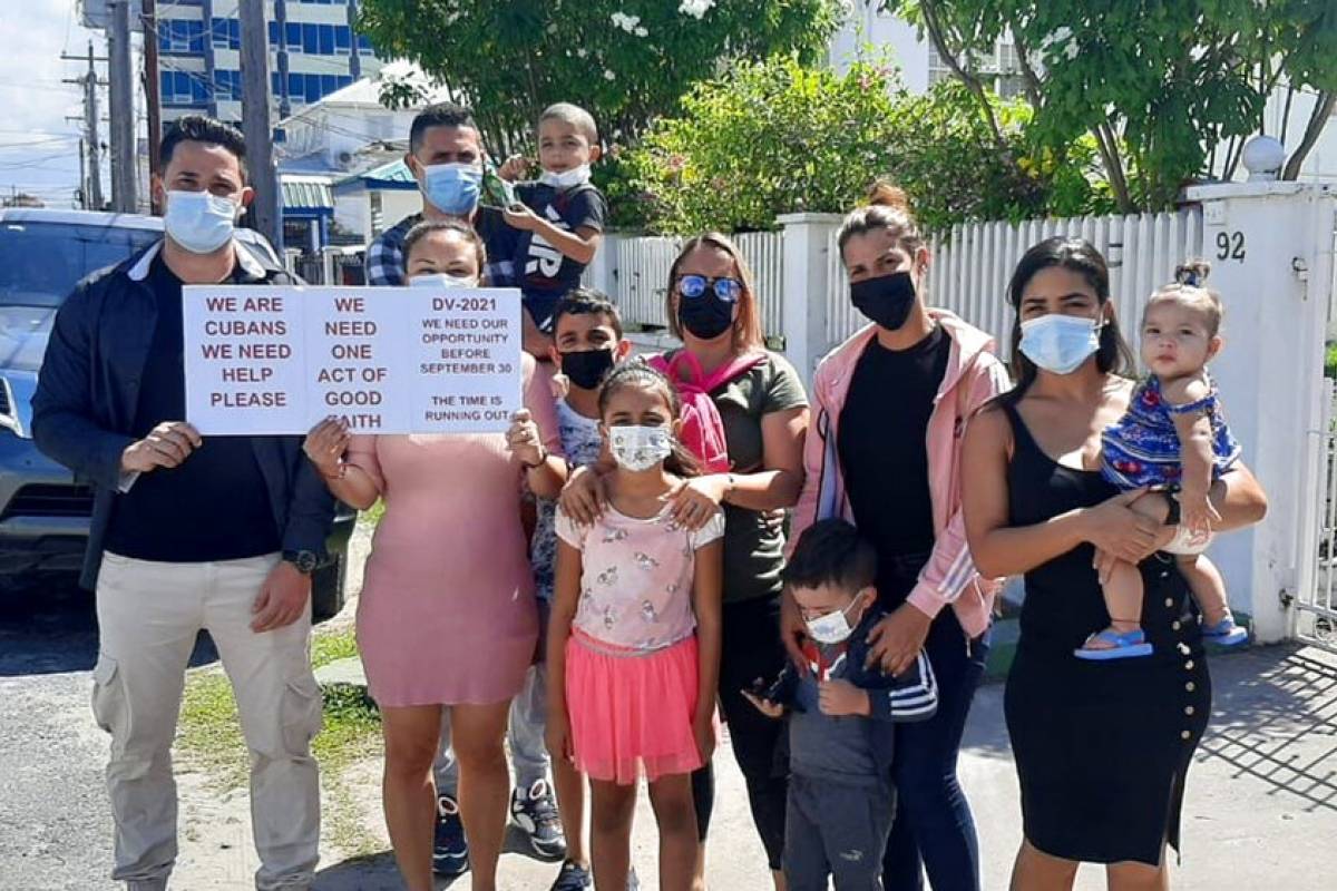 Cubanos que ganaron lotería de visas luchan por vida en Estados Unidos - Vimarsana News