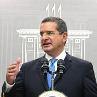 Gobernador firma ley para combatir pobreza infantil