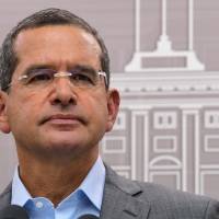 Policías les recuerdan al Gobernador sus promesas